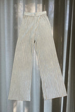 Load image into Gallery viewer, shimmer mint plissé pant