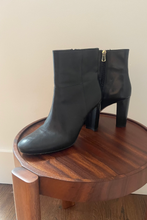 Load image into Gallery viewer, black boots