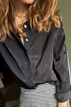 Load image into Gallery viewer, striped button-down