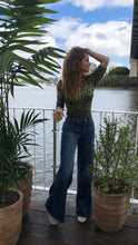 Load image into Gallery viewer, fan the flare jeans
